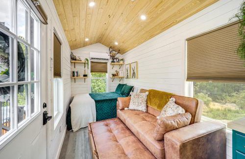 Lenoir Apartment | Secluded Lenoir Tiny Home with Private Hot Tub!