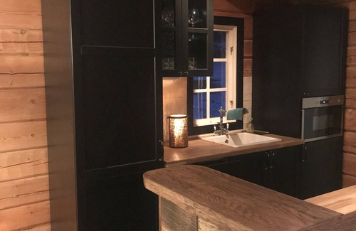 Undersaker Ski Chalet | Secluded lodge overlooking the sea and mountain