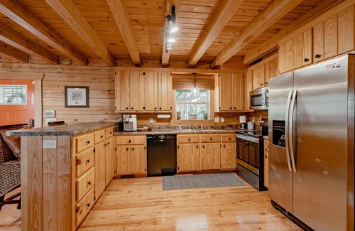 Jenkinsville Cabin | Secluded Log Cabin on Lake Monticello