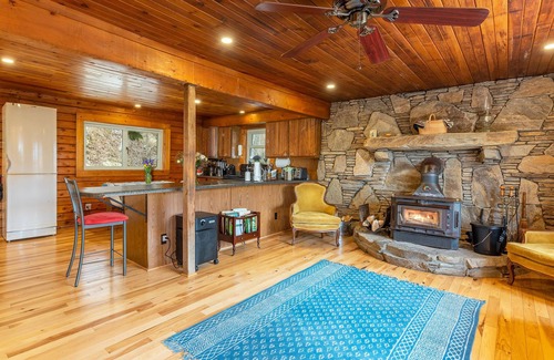 Weaverville Cabin | Secluded Log Cabin Retreat+Mtn Views+Walking trails