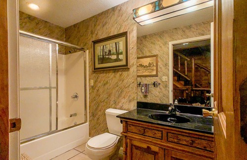 Kuttawa House | Secluded Log Home with Private Lake, Dock, and Firepit. SPECIAL: 3 NTS FOR 2PD