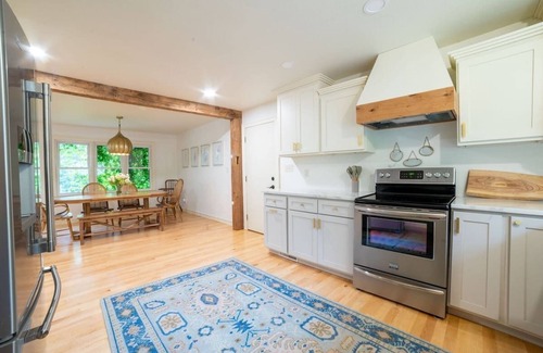 La Crosse House | Secluded luxury House in the Hills w/king bed