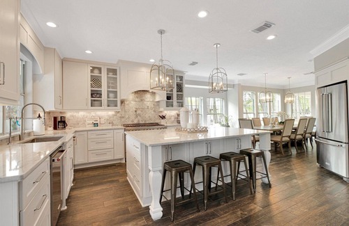 Montgomery House | SECLUDED LUXURY LAKEFRONT ESTATE. WOODED 2.6 ACRES OF PEACE AND RELAXATION.
