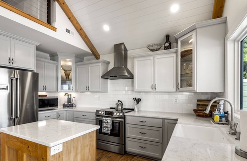 Summerton House | Secluded Luxury Lake house w/ private dock!