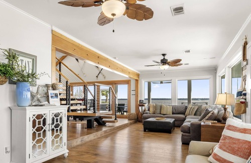 Summerton House | Secluded Luxury Lake house w/ private dock!