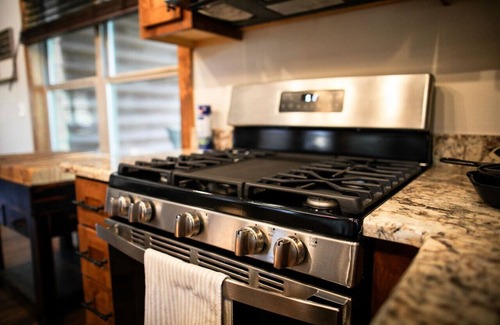 Belton Cabin | Secluded Luxury Log Cabin On 5 Acres With Game Room