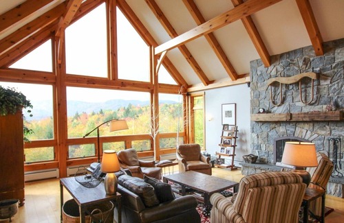 Sunday River Area House | Secluded Luxury Ski House with Hot Tub, Jacuzzi, garage, 5 mins to Sunday River