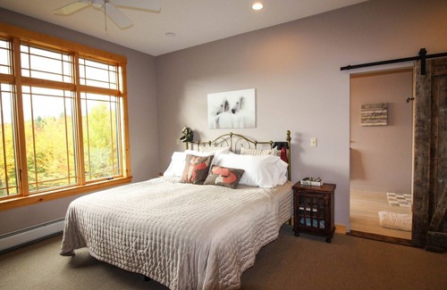 Sunday River Area House | Secluded Luxury Ski House with Hot Tub, Jacuzzi, garage, 5 mins to Sunday River