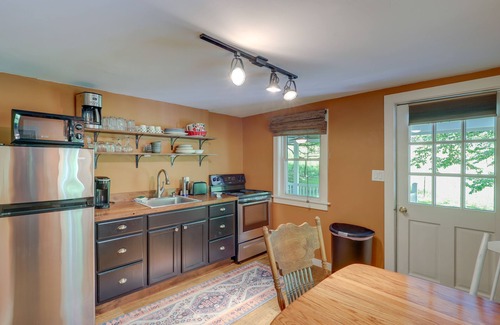 Marshall Cottage | Secluded Marshall Cottage: Hot Tub + Mountain View