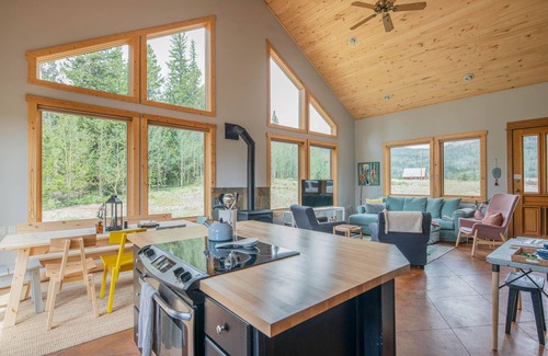 Alma House | Secluded Mountain Cabin Near Breckenridge – Cozy, Scenic, Views of 14K Ft Peaks