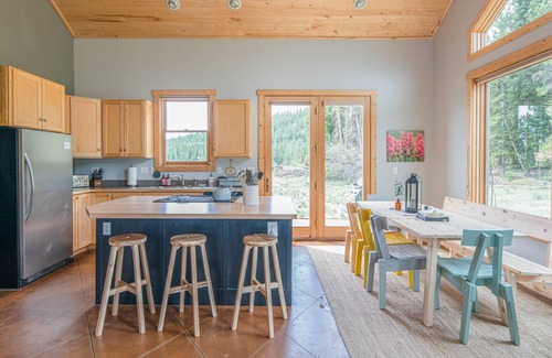 Alma House | Secluded Mountain Cabin Near Breckenridge – Cozy, Scenic, Views of 14K Ft Peaks