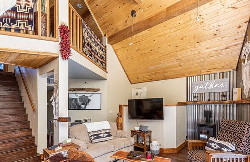 Durango - Purgatory House | Secluded Mountain Cabin - Hot Tub - 20 Min to Downtown Durango
