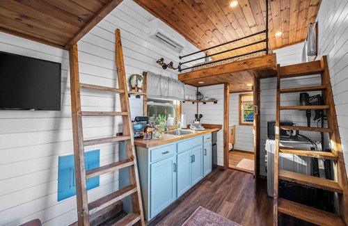 Vonore Cabin | Secluded Mountain Getaway - 2 Cozy Tiny Homes with SPECTACULAR views