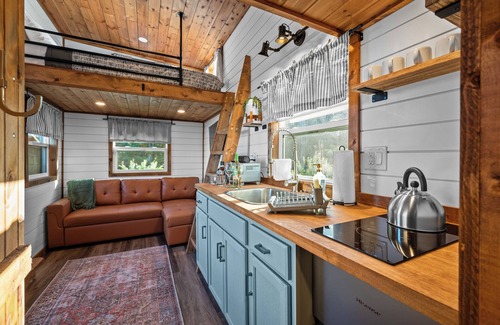 Vonore Cabin | Secluded Mountain Getaway - 2 Cozy Tiny Homes with SPECTACULAR views