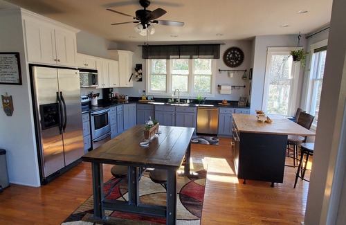 Spruce Pine House | Secluded Mountain Home for 10 w/Hot Tub & Theater