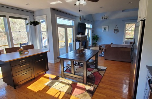 Spruce Pine House | Secluded Mountain Home for 10 w/Hot Tub & Theater