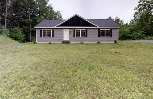 Sunderland House | Secluded mountain retreat with fast WiFi, central AC, washer/dryer, & a firepit