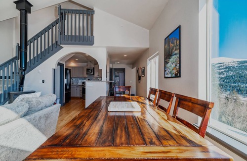 Alma House | Secluded Mountain Retreat w/Amazing Views and Hot Tub - Only 30 min from Breck