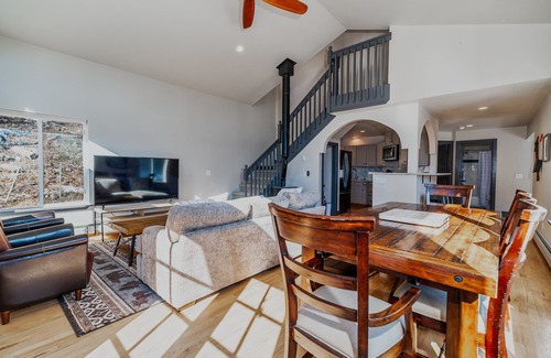 Alma House | Secluded Mountain Retreat w/Amazing Views and Hot Tub - Only 30 min from Breck
