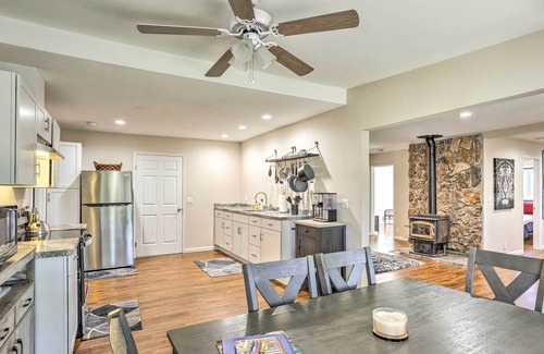 Douglas City House | Secluded Mountain Home near River - Dog-Friendly