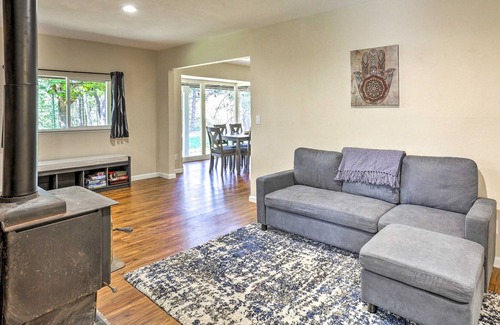 Douglas City House | Secluded Mountain Home near River - Dog-Friendly