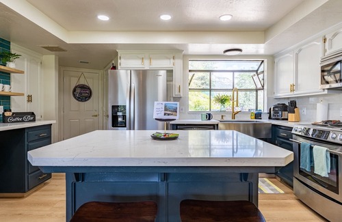 Three Rivers Villa | Secluded Mountain Top Family Villa with Views Spa & Arcade