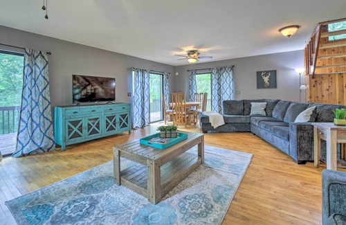 Clyde House | Secluded, Mountaintop Getaway w/ Fire Pit!