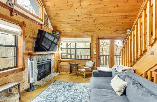 Murphy House | Secluded Mtn-View Cabin with Fireplaces in Murphy!