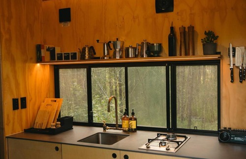Pokolbin House | Secluded Off-Grid Cabin in the Hunter Valley - Leo