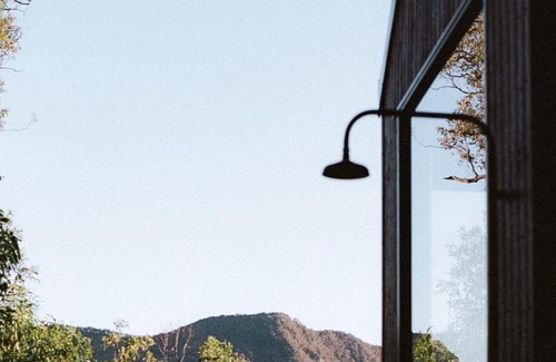 Pokolbin House | Secluded Off-Grid Cabin in the Hunter Valley - Leo