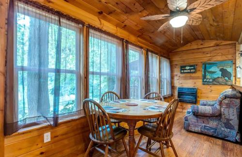 Helen House | Secluded Pet Friendly Wooden Cabin with Sauna, Hot-tub and Pool Table in Cleveland, Georgia