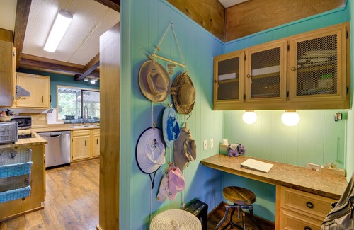 Adelma Beach House | Secluded Port Townsend Retreat: Pets Welcome!