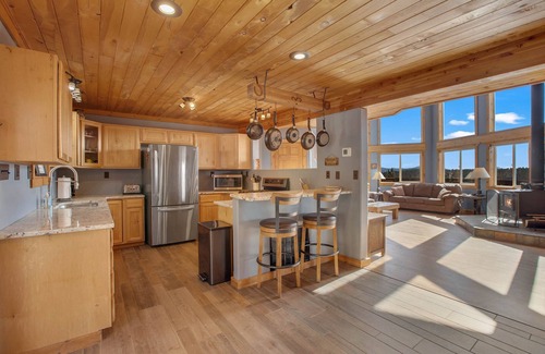 Florissant Cabin | 💥Secluded Private Home w/MountainViews🌄 HotTub, PoolTable, GamesGalore &DISH!
