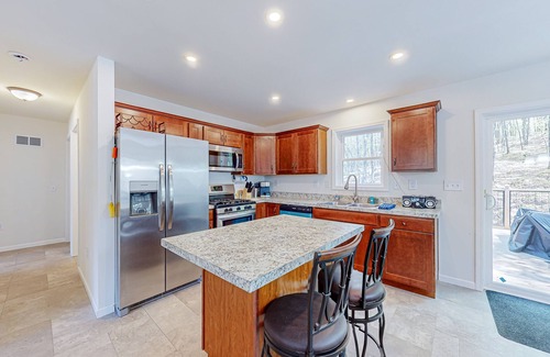Land O Lakes House | Secluded retreat w/lake access, snowmobile/ATV trail, large garage & bunk room