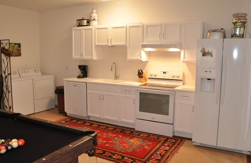 Dahlonega House | Secluded riverfront getaway in heart of wine country. 5 bedrooms & 5 bathrooms