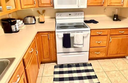 Arlington House | Secluded+Spacious 4BRFamily Home+Self-CheckIn+Wifi