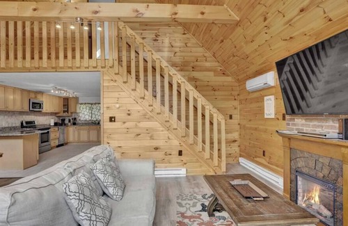 White Haven Cabin | Secluded Stream Front Log Cabin | HotTub | FirePit