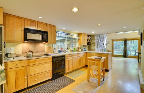 Reeders House | Secluded Stroudsburg Home - 5 Mi to Ski Resort