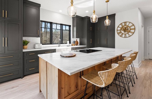 Dahlonega House | Secluded, stylish river home w/fishing pond!