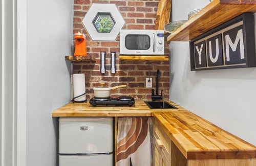 Greenville - Spartanburg Cottage | Secluded Tiny Home in Exclusive Paris Mountain!
