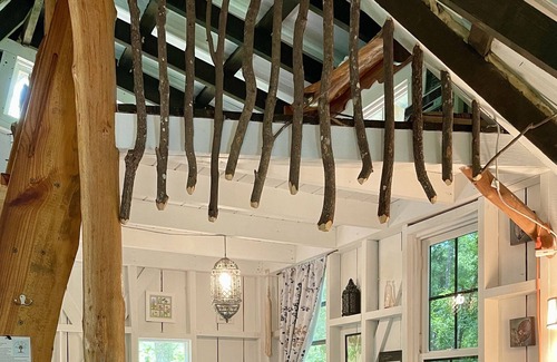 Old Town Cabin | Secluded Treehouse Cabin Retreat near the Suwannee River and freshwater springs!
