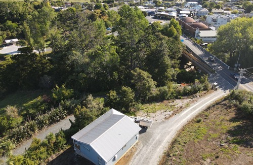 Matakana Cottage | Secluded Two Bedroom Cottage Seconds away from Matakana