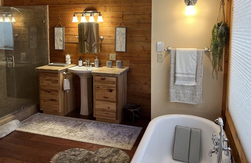 California Hot Springs Cabin | Secluded Log Cabin in the Sequoia National Forest