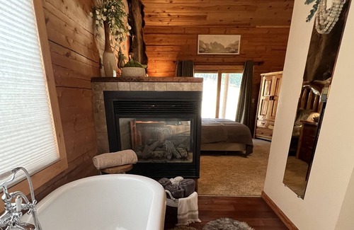 California Hot Springs Cabin | Secluded Log Cabin in the Sequoia National Forest