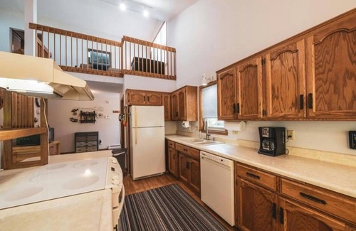 Vergas House | Secluded vacation retreat w/5 bedrooms & Beautiful outdoor space on Loon Lake
