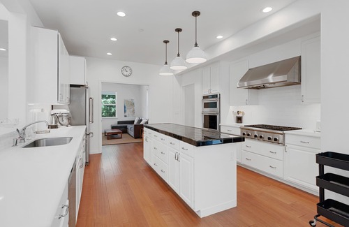 Healdsburg House | Secluded Valley Retreat