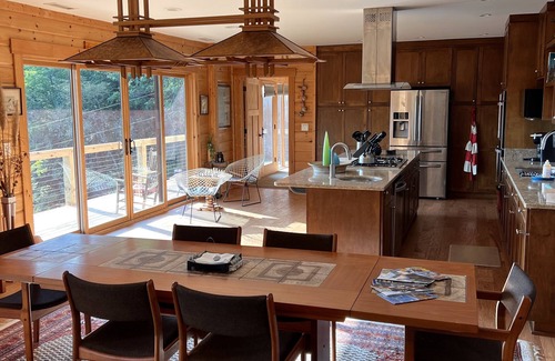 Spruce Pine House | Secluded/ Views/Trails/Cave/Blue Ridge Pkwy