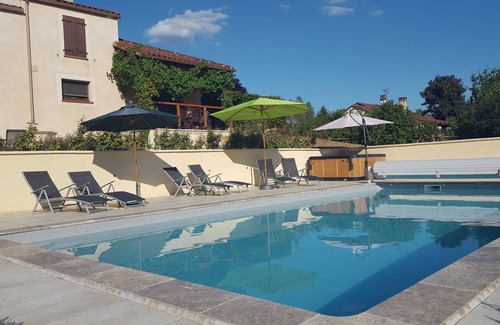 Saint-Medard Villa | Secluded villa with stunning pool, close to all amenities.Thursday changeovers.