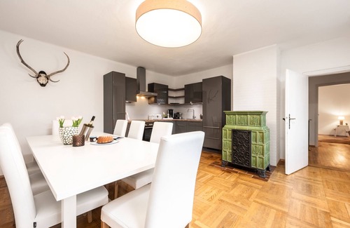 Liefering House | Secluded villa with sauna, large garden, close to ski resorts, slopes, fire bowl