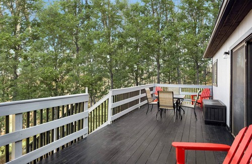 New Market Ski Chalet | Secluded w Fireplace, Deck, Fire Pit, Grill & WiFi